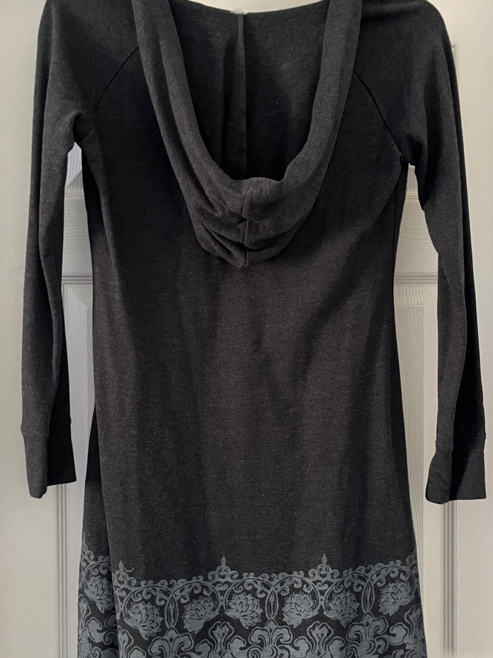 lola Black Long-Sleeve Hoodie Dress with Gray Printed Hem size Medium - Picture 2 of 6